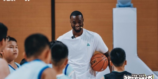NBA状元变身“孩子王”，维金斯空降乌鲁木齐演绎快乐篮球