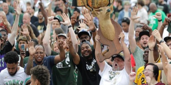 开云官网-【观察】卫冕冠军步履不停 雄鹿为开启王朝而战！