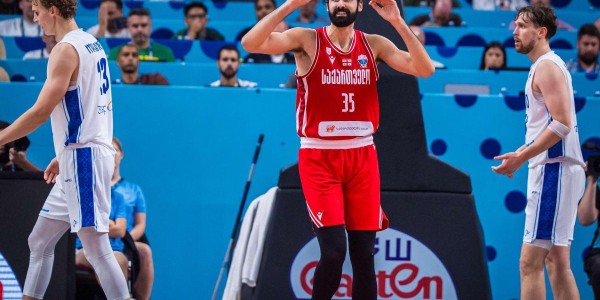 内线球星欧锦赛状态相当不错！魔术理应给他更高的战术地位？