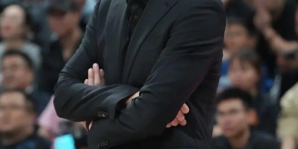 “杨鸣辞职”引关注，俱乐部发公告：其因个人身体原因请辞，同意其离队休整