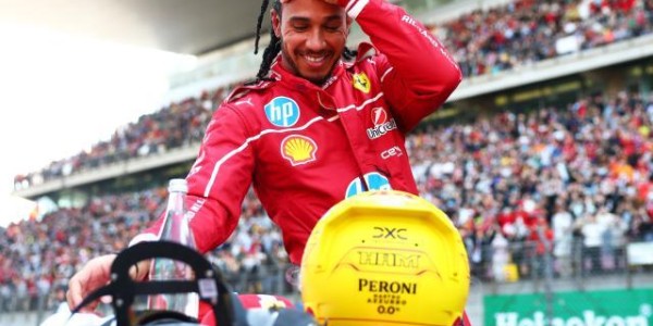 F1中国站冲刺赛 汉密尔顿首次代表法拉利夺冠