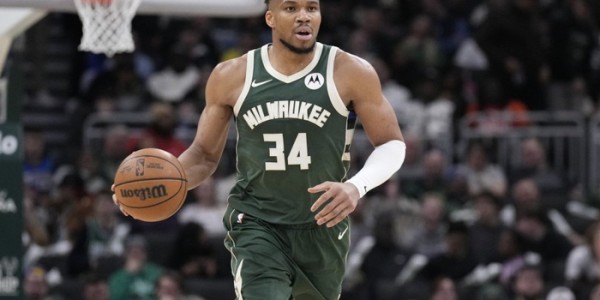 3首轮追字母+2.4亿续小里！队记曝湖人计划 詹姆斯时代真要结束了|吉安尼斯·安特托孔波|里夫斯|紫金军团|东契奇|洛杉矶湖人队_新浪体育_新浪新闻