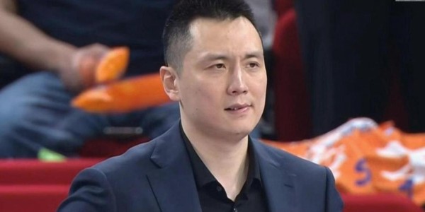 开云-上海男篮主帅比杨鸣帅，41岁婚姻状况引猜测