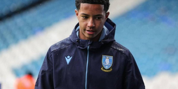 开云官网-TA：切尔西接近100万镑签谢周三17岁左后卫阿拉奥，曼联也在谈