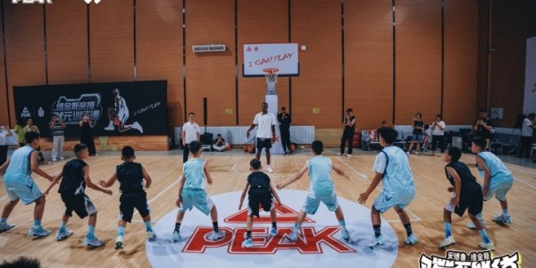 NBA状元变身“孩子王”，维金斯空降乌鲁木齐演绎快乐篮球